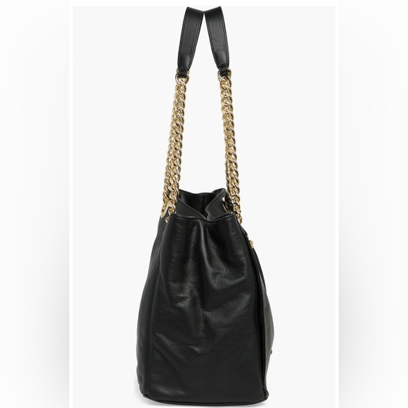 VALENTINO BNWT BLACK LEATHER QUILTED STYLE BAG W/CLASSIC “V” EMBOSSED ON FRONT - Picture 4 of 6